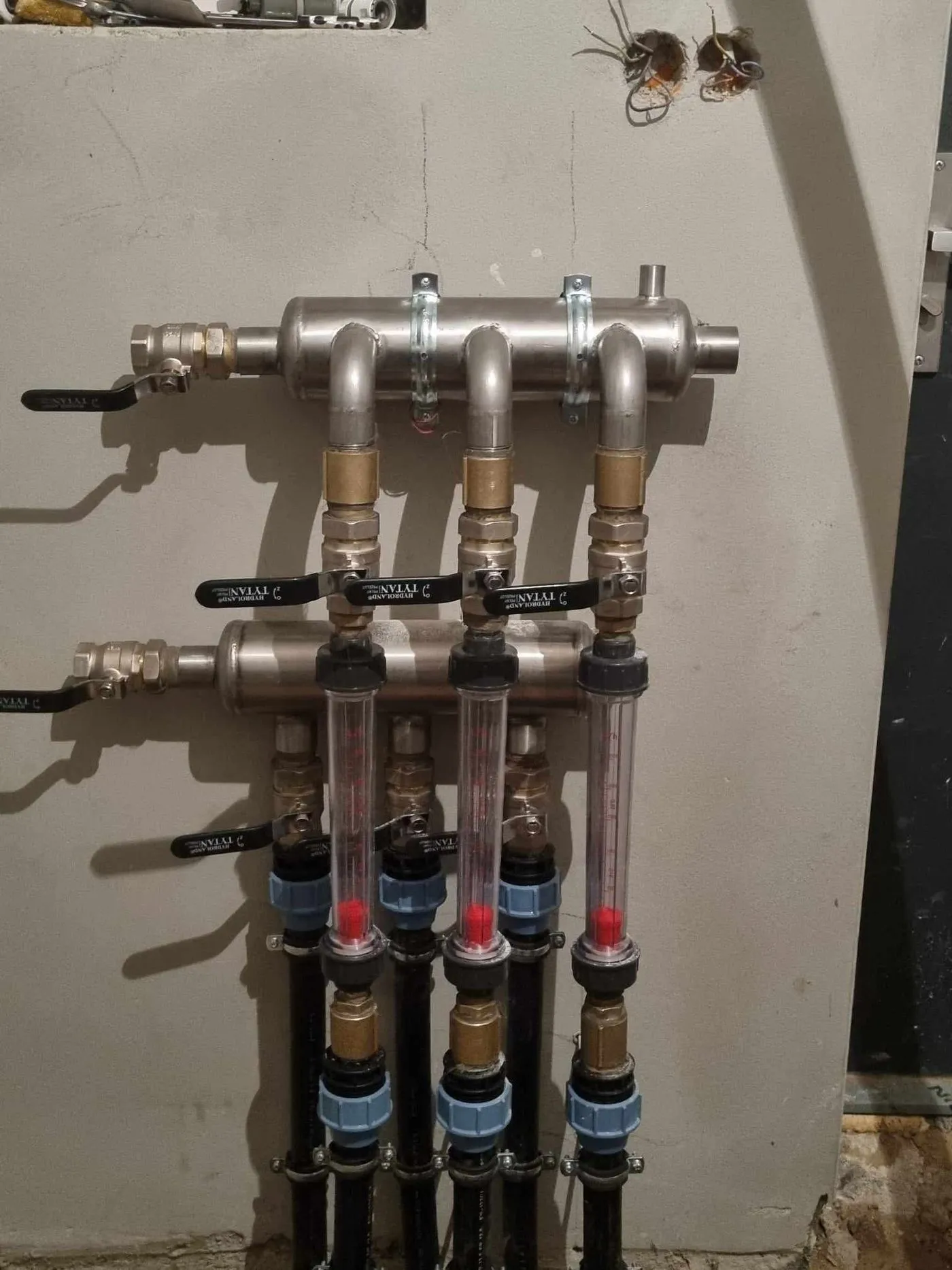 Rozdzielacz z przepływomierzami wykonany przez Hydromark
